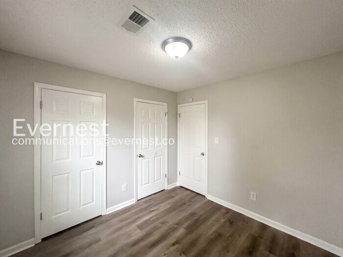 Building Photo - 2912 Waverly Dr