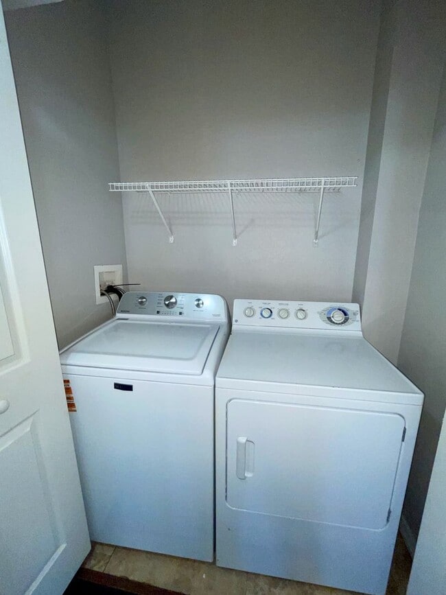 Building Photo - Hampton's West 1 Bed /1 Bath