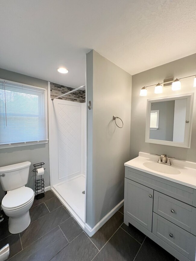 Building Photo - Stylishly Renovated Shawnee Home – Move-In...