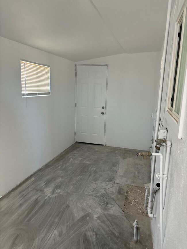 Building Photo - 72265 Sun Valley Dr