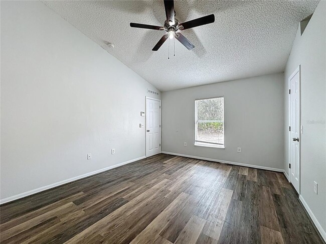 Building Photo - 413 Mulberry Ct