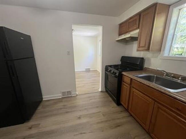 Building Photo - 185 Howard St