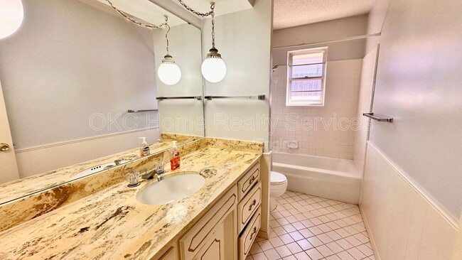 Building Photo - 12109 Camelot Dr