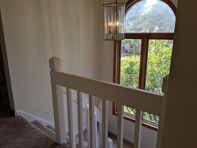 Building Photo - 3 BEDROOM 3 BATH DUPLEX NEAR MILITARY BASES
