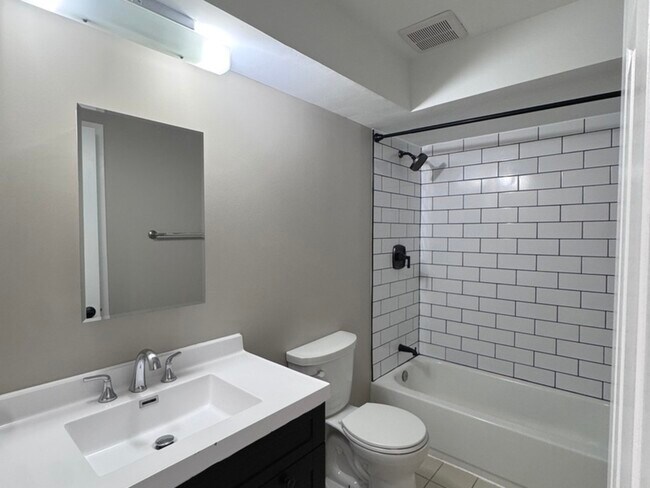 Building Photo - 43 W Ann St