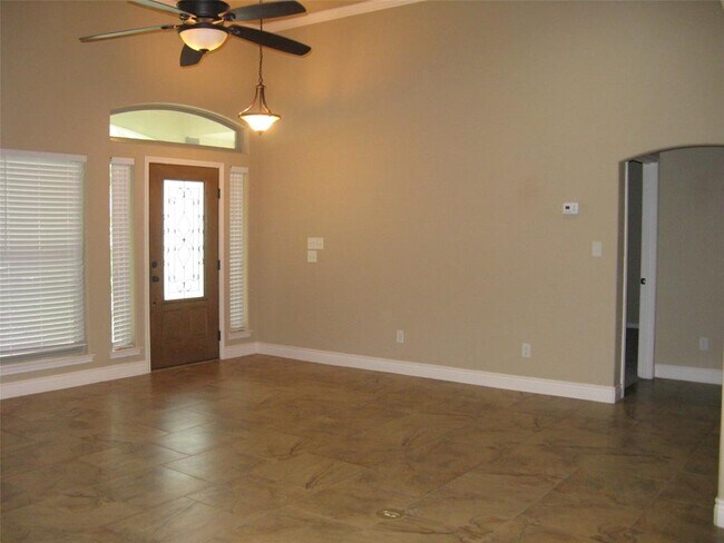 Building Photo - 806 Woodland Park Dr