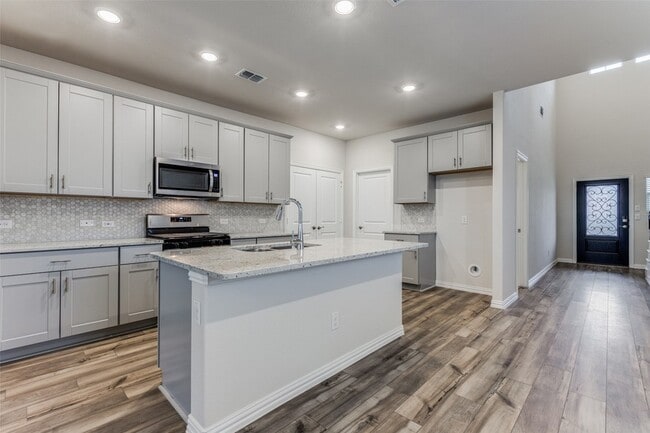 Building Photo - 5011 Bellhurst Dr