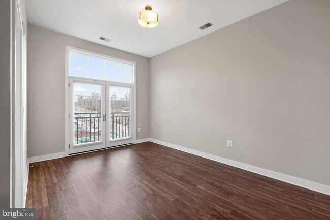 Building Photo - 989 S Buchanan St