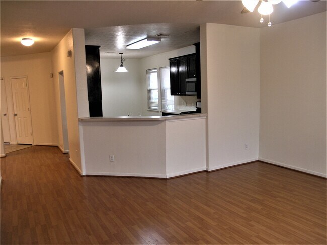 Building Photo - 2926 Meadowglen Crest