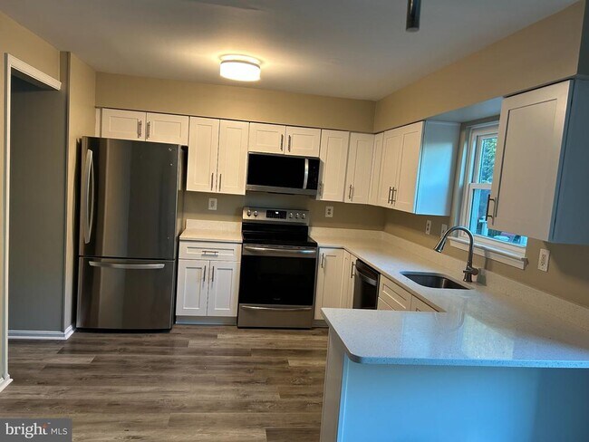 Building Photo - 14646 London Ln