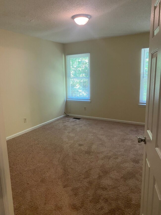 Building Photo - 3BR, 2BA Durham Home with Deck and LVP Flooring