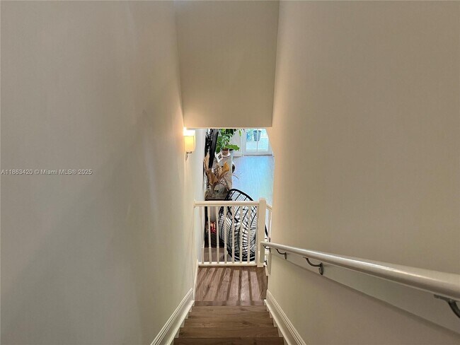 Building Photo - 364 SW 14th Ave