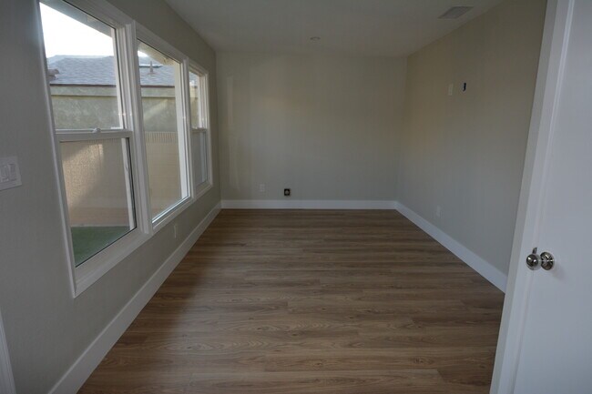 Building Photo - 4137 W 160th St