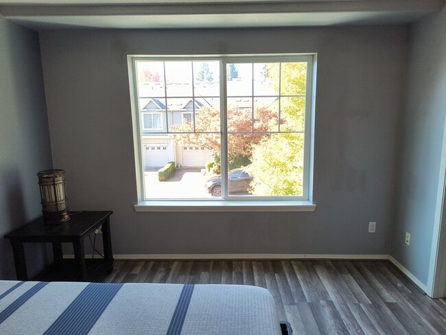 Master bedroom - 6334 SW Vinwood Ter