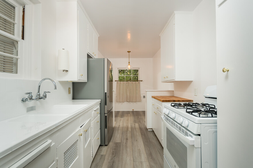 Building Photo - 1103 Graynold Ave