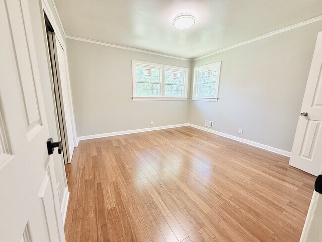 Building Photo - 836 Delverton Rd