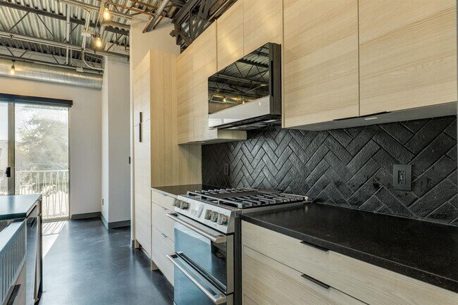 Building Photo - 4801 S Congress Ave