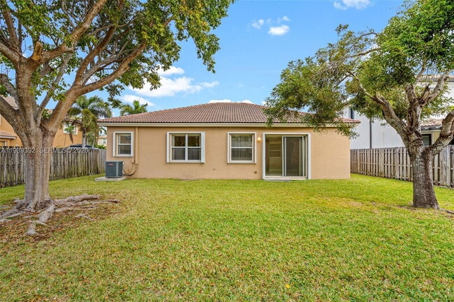 Building Photo - 1924 SE 17th Ct