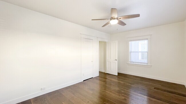 Building Photo - 1020 N Kingsley Dr