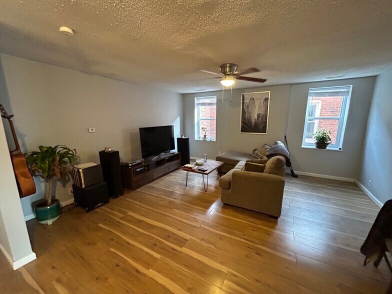 Living Room - 2604 S Compton Ave