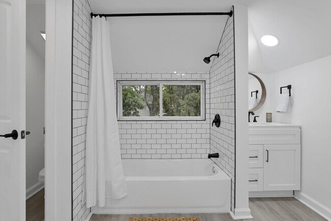 Building Photo - 2615 Northwest Blvd