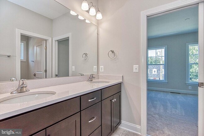 Building Photo - 3100 Greenway Blvd