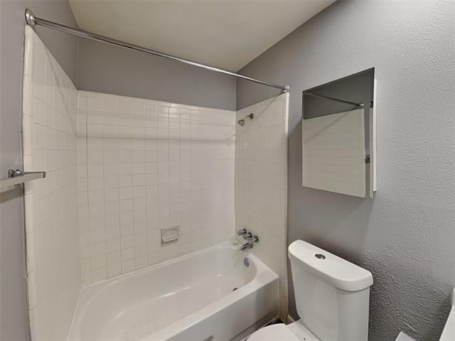 Building Photo - 7439 Oakmore Dr
