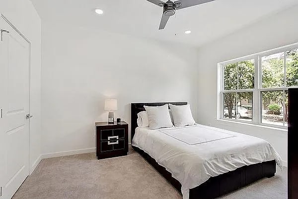 Building Photo - 2100 St Thomas St