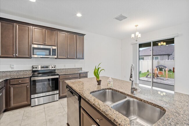 Building Photo - Now Available! 3 Bedrooms + Den, 2.5 Baths...