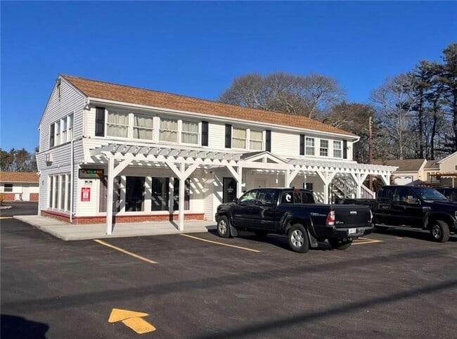 Building Photo - 110 Post Rd