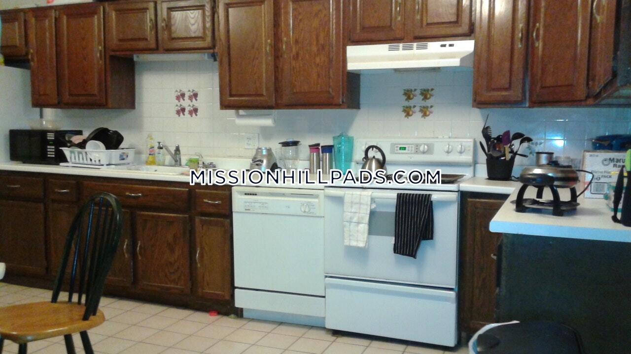 Building Photo - 40 Hillside St