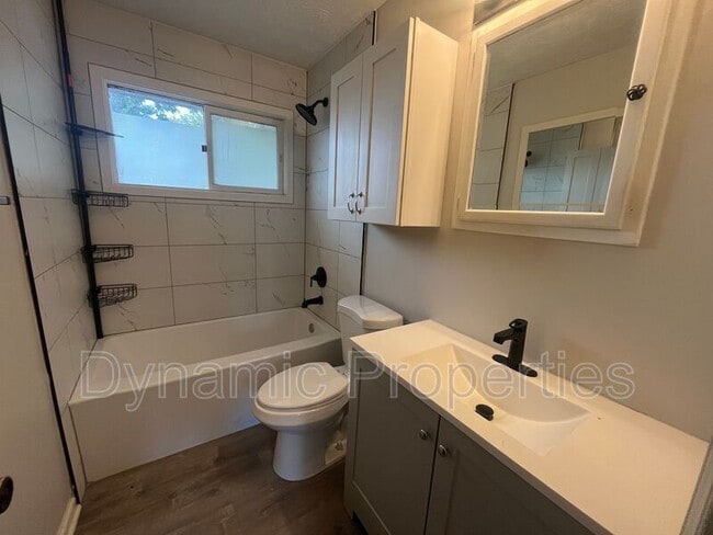 Building Photo - 7009 S 79th St