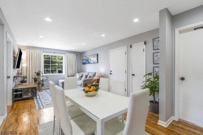 Building Photo - 9 Westervelt Pl
