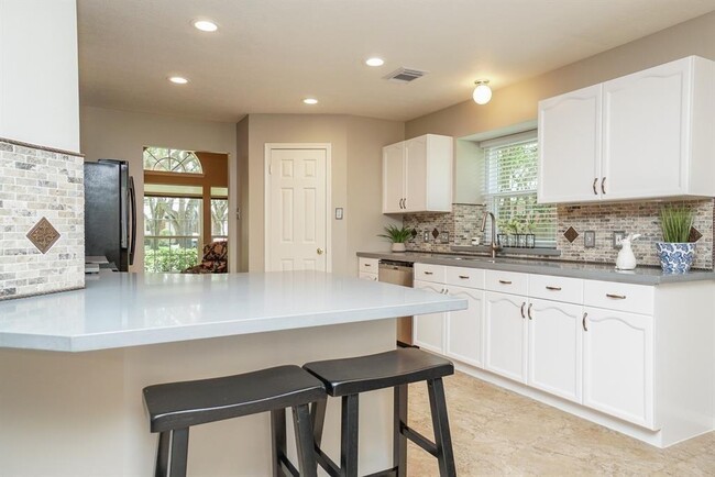 Building Photo - 210 Rolling Plains Dr