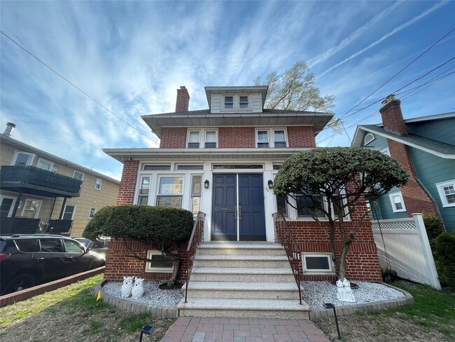 Primary Photo - 23 Lee Ave