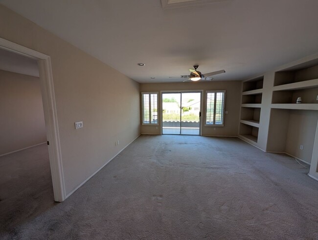 Building Photo - 4 Bedroom 2.5 Bath With Private Pool