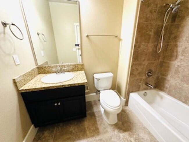 Building Photo - $2,695 Beautiful Barclay Square 4 Bed / Ha...