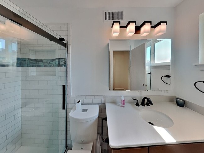 Building Photo - Fantastic 4/2 Home in El Sobrante