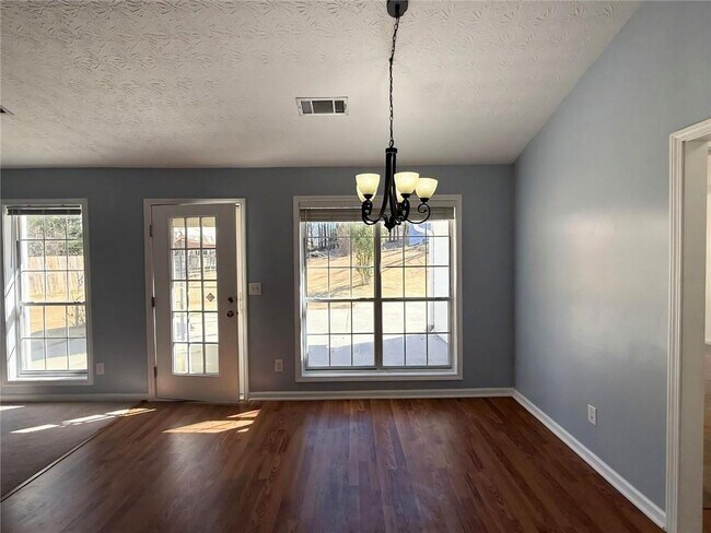 Building Photo - 2029 Manor Oak Ln NE