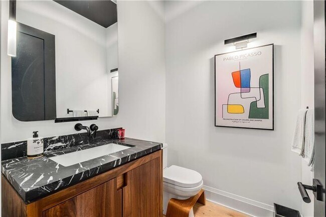 Building Photo - 661 Auburn Ave NE