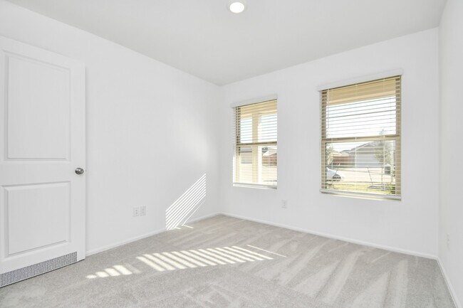 Building Photo - 27010 Breakaway Ln