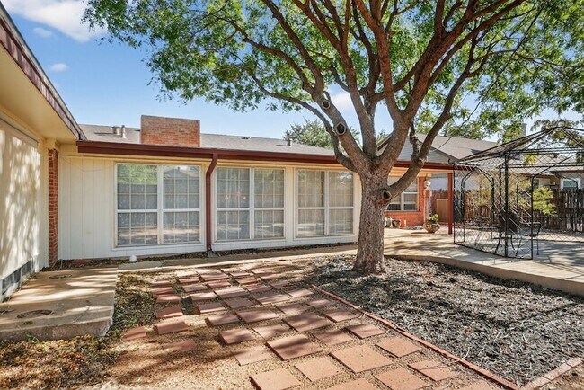 Building Photo - 3210 Cimmaron Ave