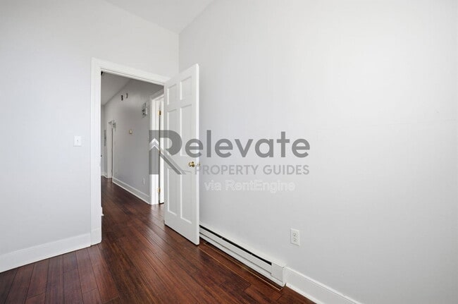 Building Photo - 2206 Parkwood Ave