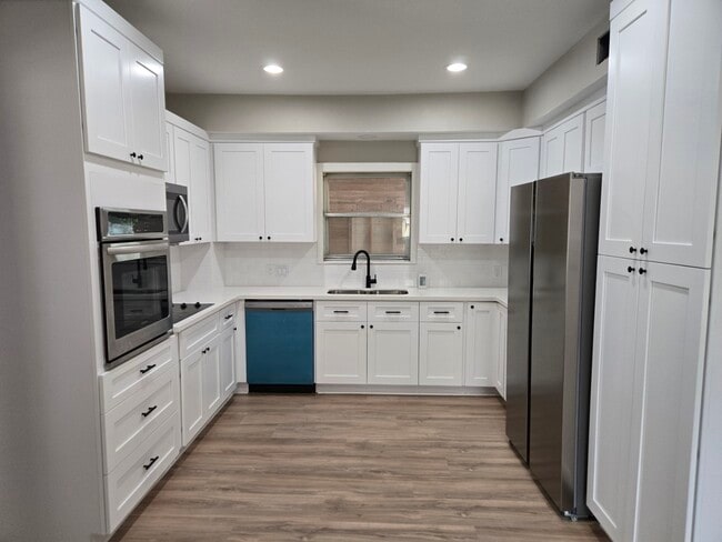 Building Photo - 1523 Avenue C