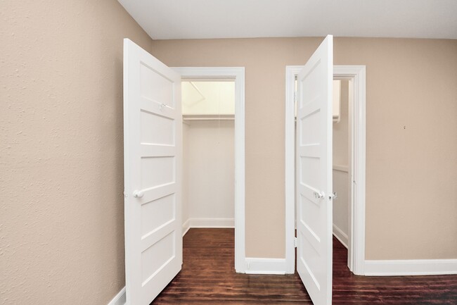 Building Photo - 2332 Sheridan St