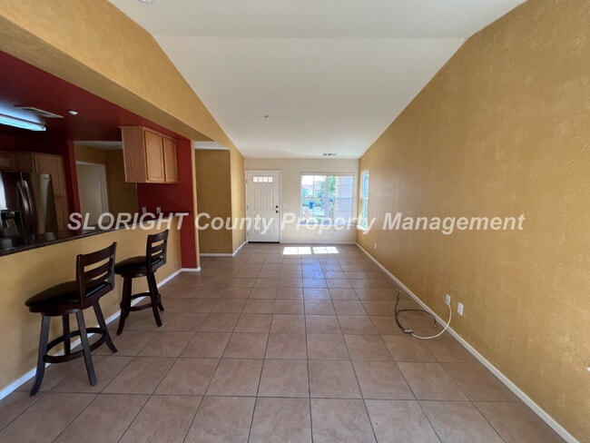 Building Photo - AVAILABLE MAY - 3 Bedroom / 2 Bathroom Home in Templeton