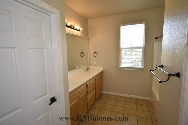 Building Photo - 268 Phoenix Cir
