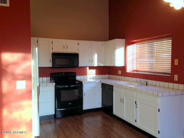 Building Photo - 721 N Woodrose Pl