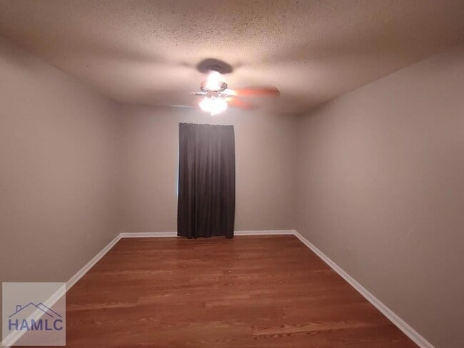 Building Photo - 633 Trevor St