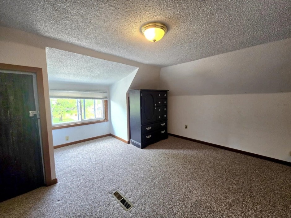 Building Photo - 320 W Cedar St